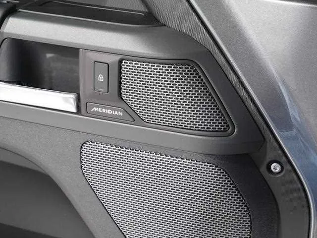 Land Rover Defender 2024 — миниатюра 3