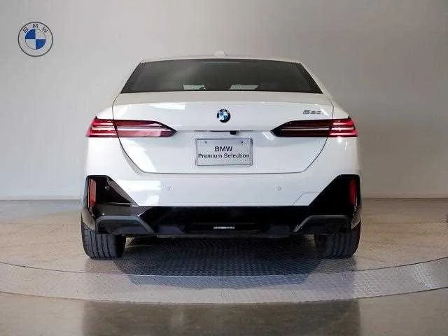 BMW 5 Series 2023 — миниатюра 2