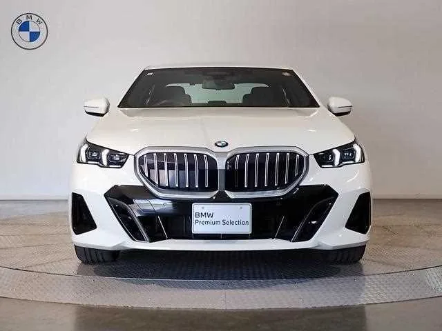 BMW 5 Series 2023 — миниатюра 4
