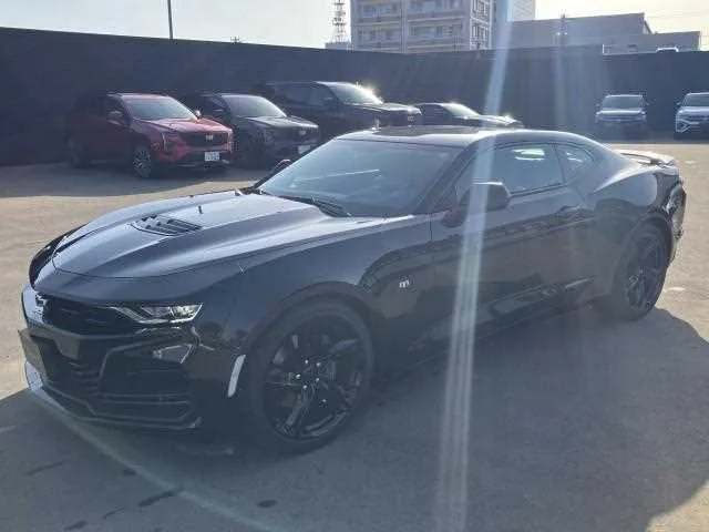 Chevrolet Camaro 2023 — фото 1, купить с доставкой в Москву