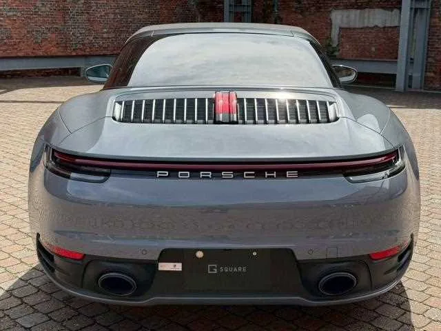 Porsche 911 2023 — миниатюра 2