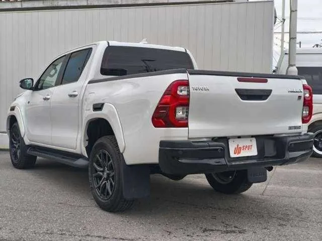 Toyota Hilux 2024 — миниатюра 2