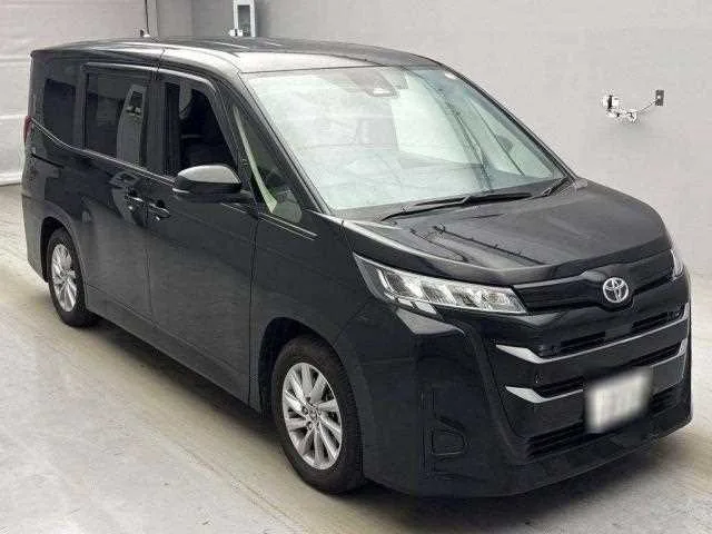 Toyota Noah 2024 — фото 1, купить с доставкой в Москву