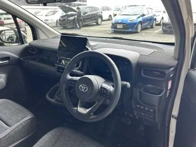 Toyota Sienta 2023 — миниатюра 3