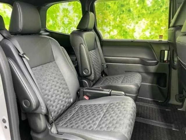 Toyota Voxy 2022 — миниатюра 5
