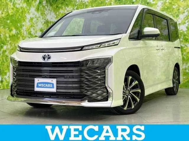 Toyota Voxy 2022 — фото 1, купить с доставкой в Москву
