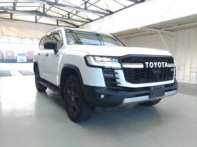 Toyota Land Cruiser GR SPORT 2023 — фото 1, купить с доставкой в Москву