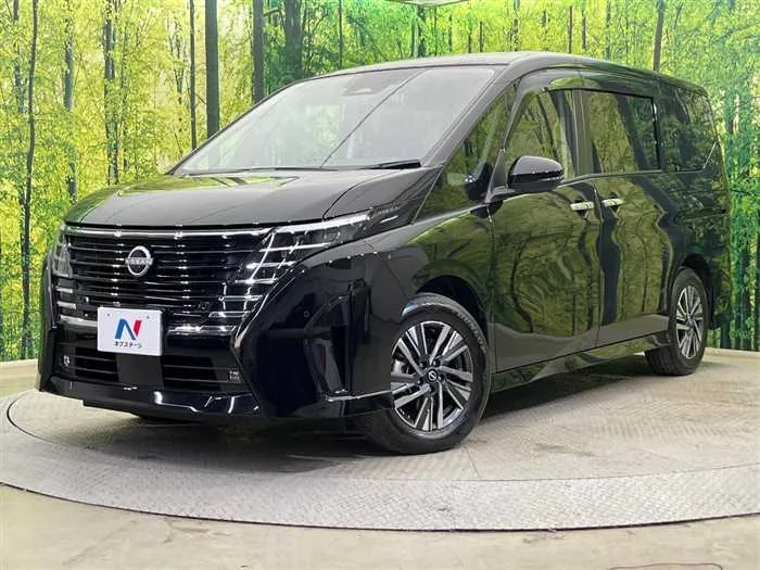 Nissan Serena 2023 — фото 1, купить с доставкой в Москву