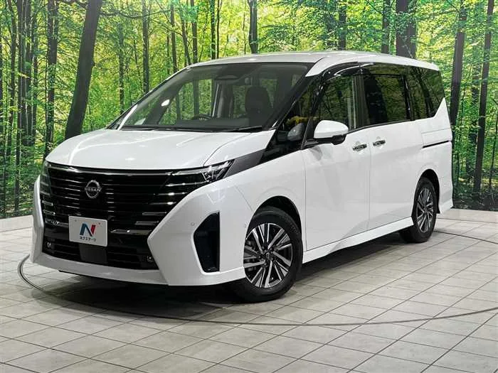 Nissan Serena 2023 — фото 1, купить с доставкой в Москву