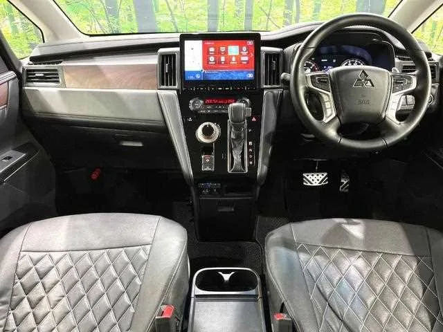 Mitsubishi Delica D:5 2024 — миниатюра 2