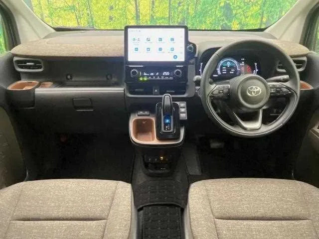 Toyota Sienta 2023 — миниатюра 2