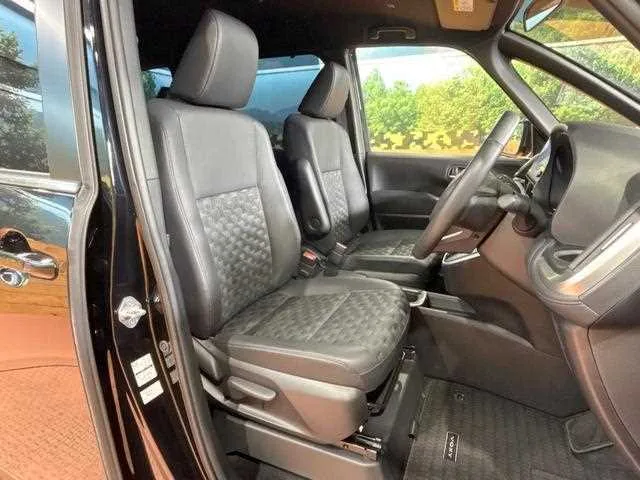 Toyota Voxy 2024 — миниатюра 5