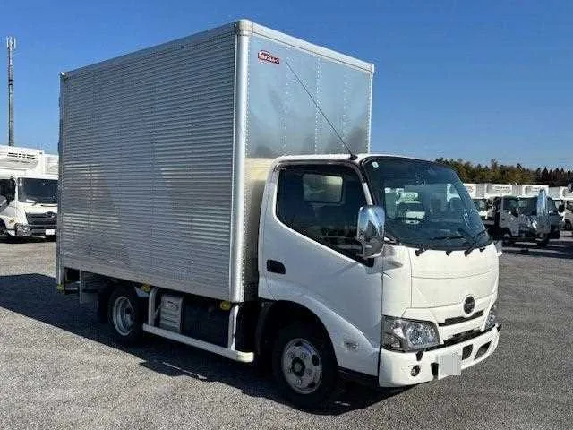 Hino Dutro 2022 — фото 1, купить с доставкой в Москву