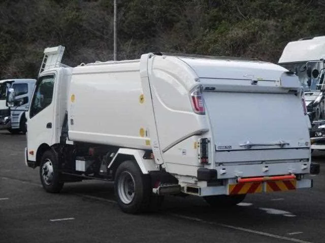 Hino Dutro 2023 — миниатюра 4
