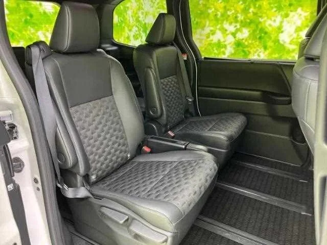 Toyota Voxy 2024 — миниатюра 5