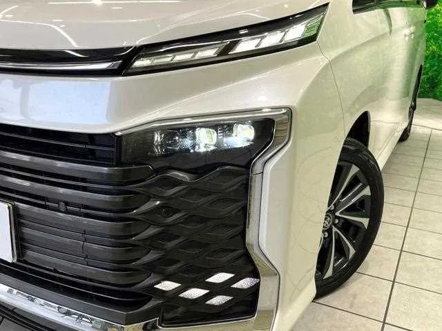 Toyota Voxy 2022 — миниатюра 5