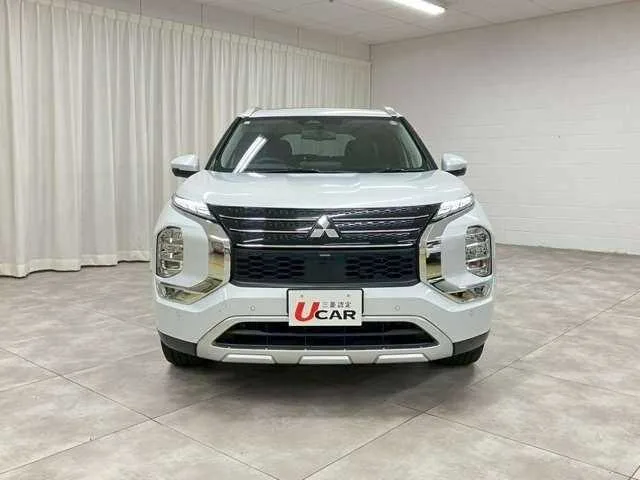 Mitsubishi Outlander 2023 — миниатюра 2