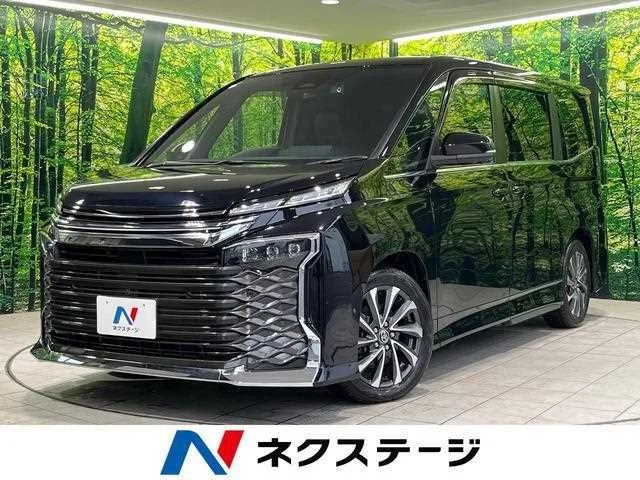 Toyota Voxy 2024 — фото 1, купить с доставкой в Москву