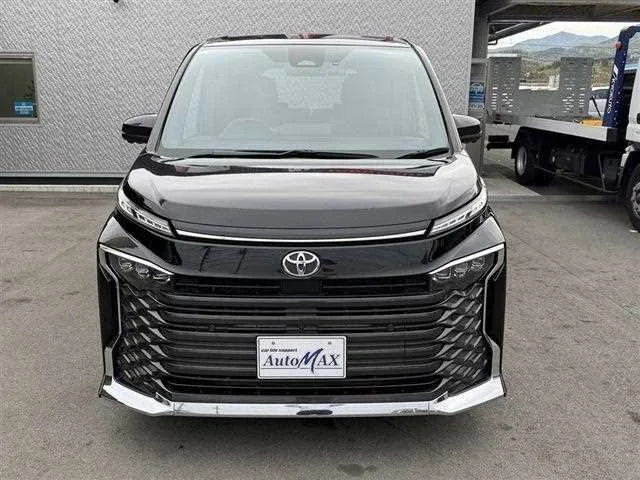 Toyota Voxy 2024 — миниатюра 2