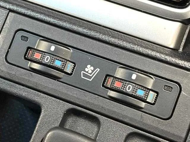 Toyota Land Cruiser Prado 2023 — миниатюра 5