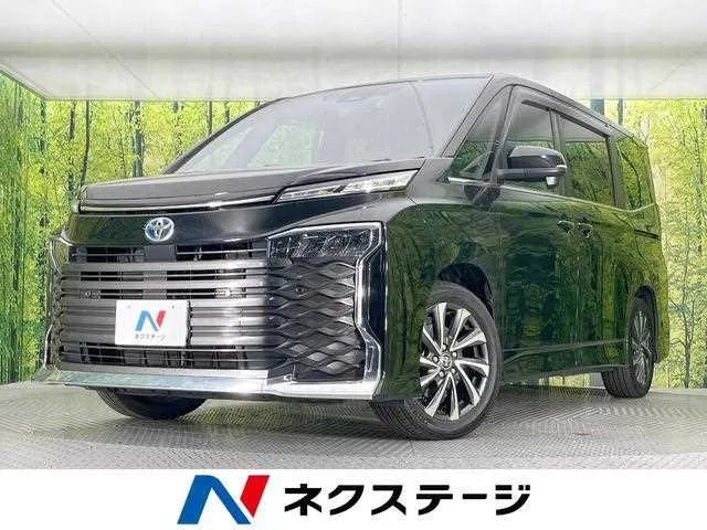 Toyota Voxy 2023 — фото 1, купить с доставкой в Москву