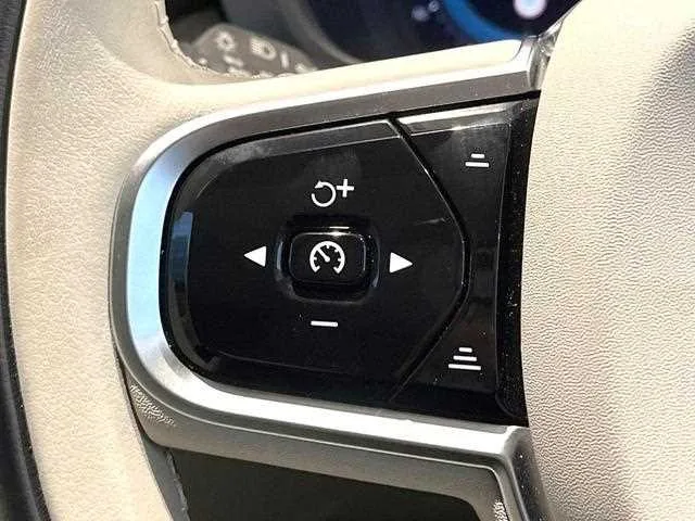 Volvo XC60 2023 — миниатюра 4