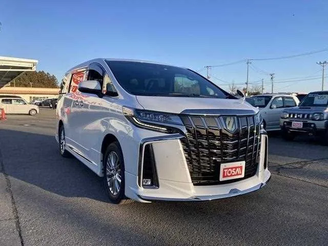 Toyota Alphard Hybrid 2023 — фото 1, купить с доставкой в Москву