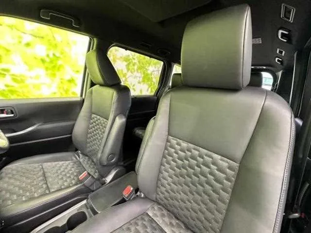 Toyota Voxy 2023 — миниатюра 2