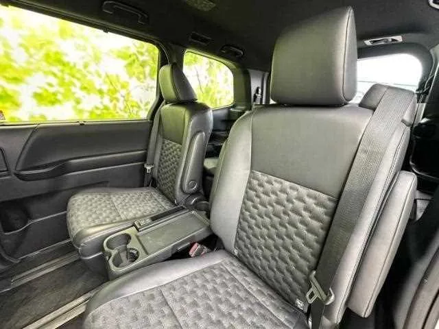 Toyota Voxy 2023 — миниатюра 3
