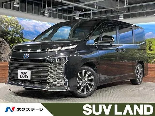 Toyota Voxy 2022 — фото 1, купить с доставкой в Москву