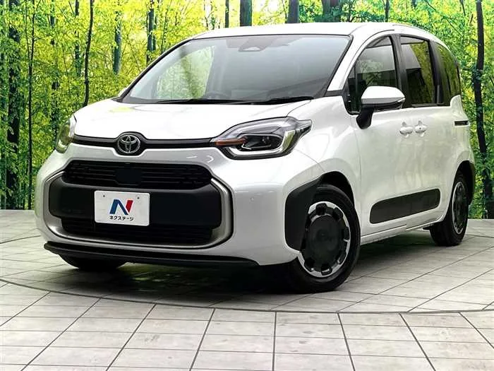 Toyota Sienta 2025 — фото 1, купить с доставкой в Москву