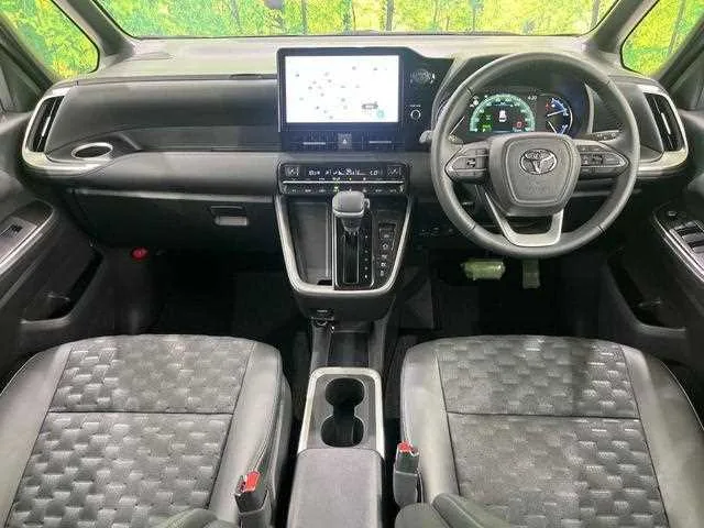 Toyota Voxy 2025 — миниатюра 2