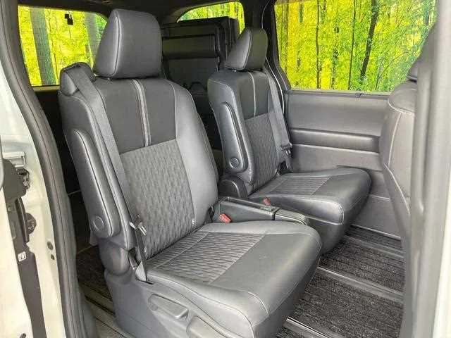 Toyota NOAH 2023 — миниатюра 3