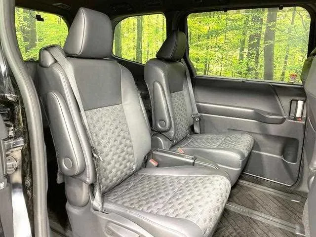 Toyota Voxy 2023 — миниатюра 4