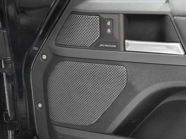 Land Rover Defender 2024 — миниатюра 2