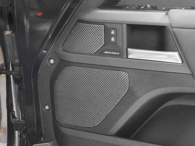 Land Rover Defender 2024 — миниатюра 2