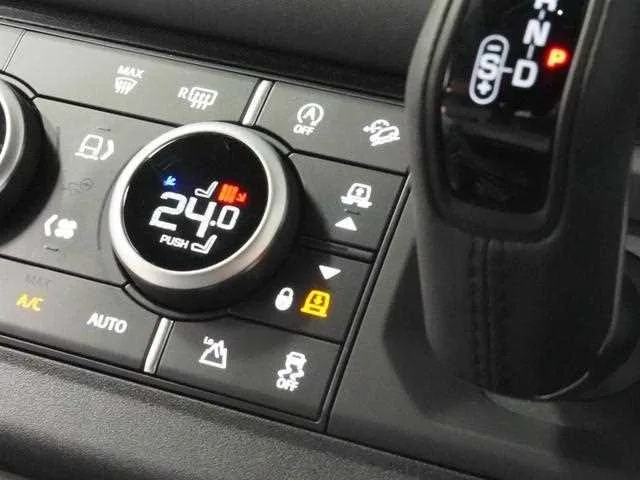 Land Rover Defender 2024 — миниатюра 4