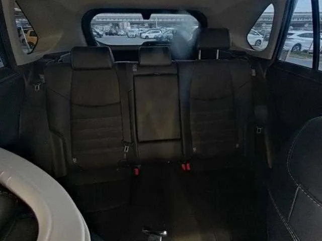 Toyota RAV4 2023 — миниатюра 4