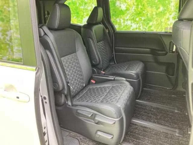 Toyota Voxy 2023 — миниатюра 5