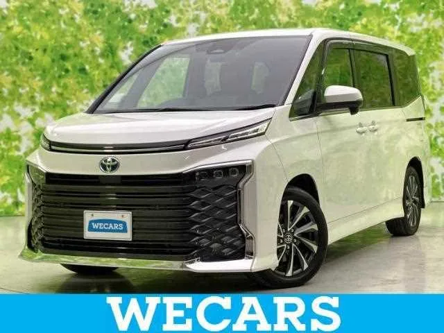 Toyota Voxy 2023 — фото 1, купить с доставкой в Москву