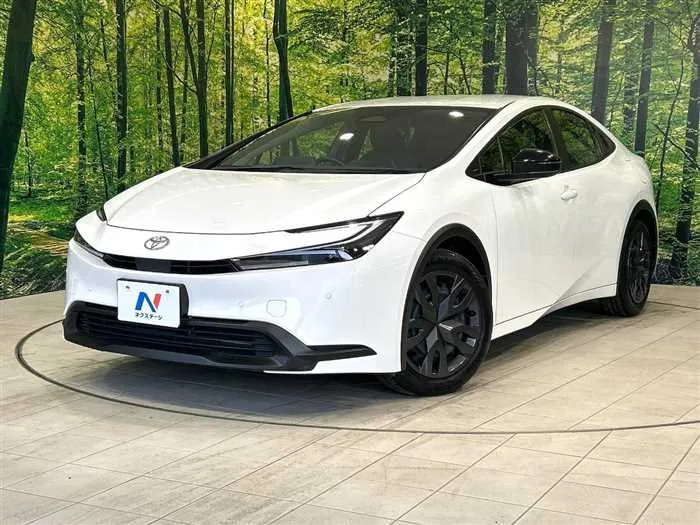 Toyota Prius 2023 — фото 1, купить с доставкой в Москву