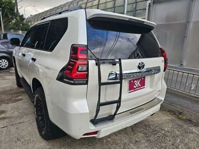 Toyota Land Cruiser Prado 2.7 TX LPKG Black Edition 4WD 2023 — миниатюра 2
