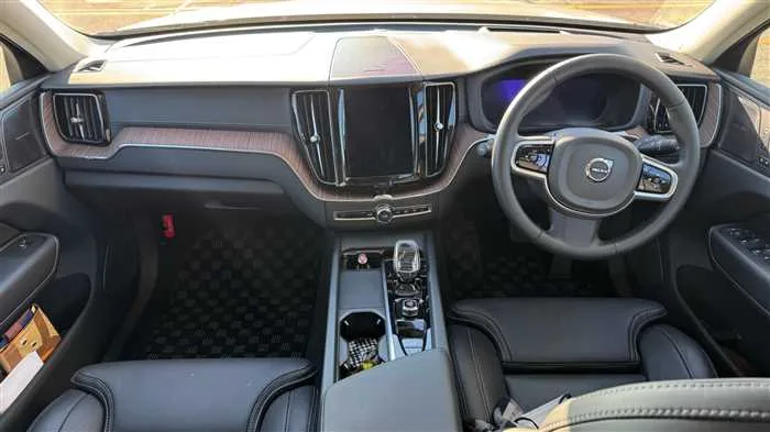 Volvo XC60 T6 AWD 2023 — миниатюра 2