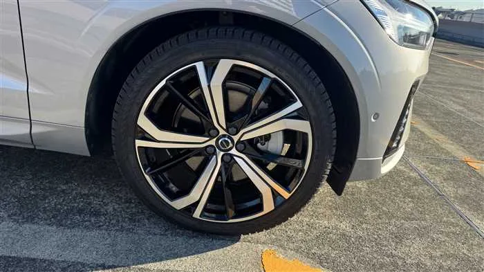 Volvo XC60 T6 AWD 2023 — миниатюра 5