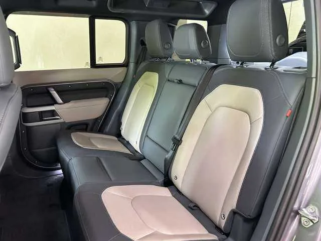 Land Rover Defender 2023 — миниатюра 3
