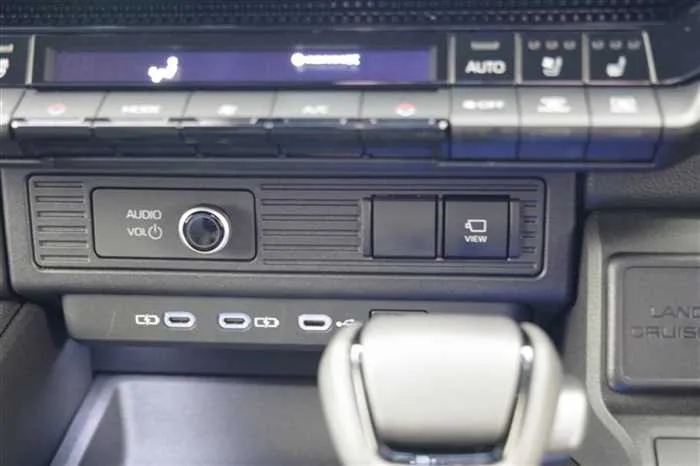 Toyota Land Cruiser 250VX 2025 — миниатюра 3