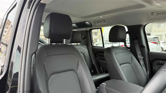Land Rover Defender 110 2024 — миниатюра 3