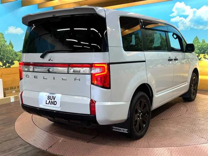 Mitsubishi Delica D:5 2025 — миниатюра 3