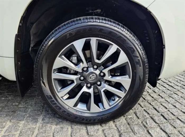 Toyota Land Cruiser Prado TZ-G DIESEL SUNROOF 7-SEATS 2024 — миниатюра 2