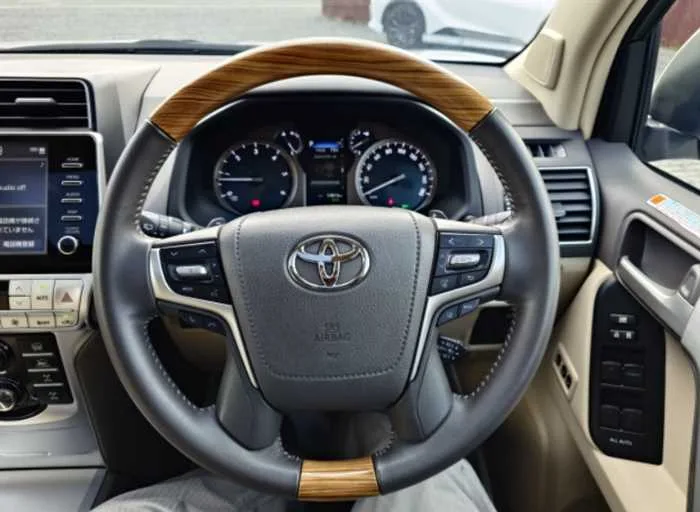 Toyota Land Cruiser Prado TZ-G DIESEL SUNROOF 7-SEATS 2024 — миниатюра 3